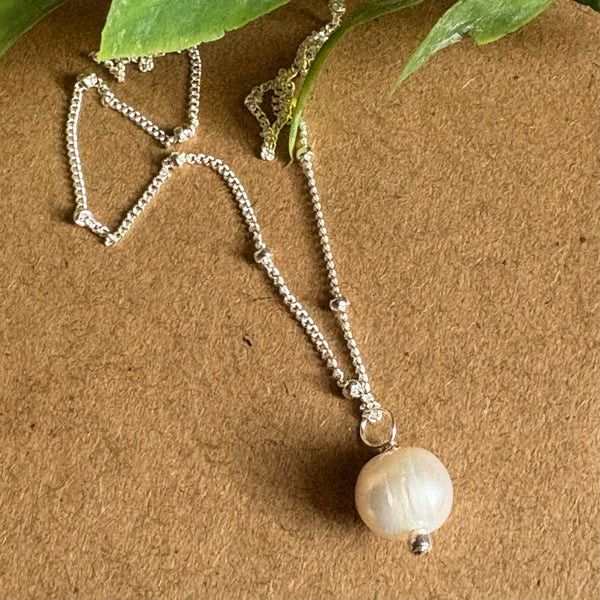 Simple Pearl Necklace