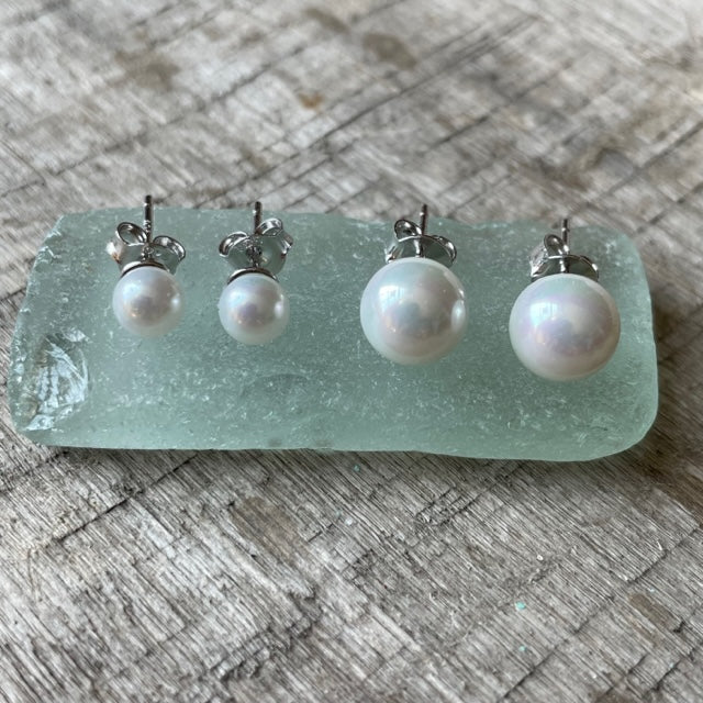 White Pearls Studs